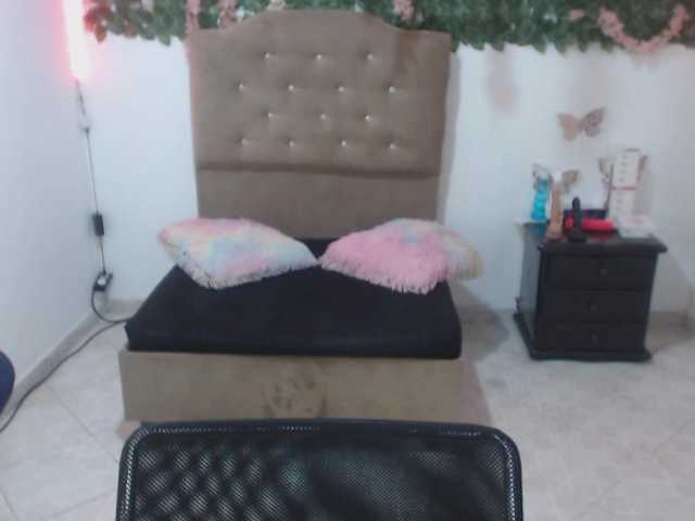 adaracute69 live cam on BongaCams