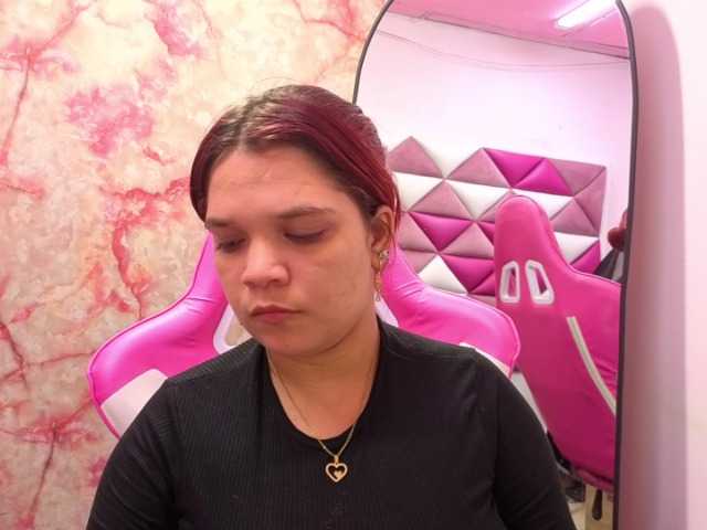le modèle MelanyCarte est en webcam porno dans un show sur le site bongacams, il possède les tags suivants: Latino/Hispanic,Redhead,Shaved