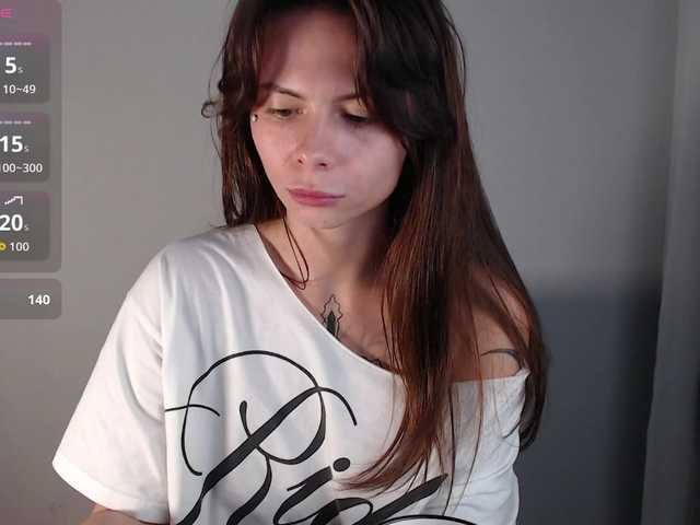 HoneyMira live webcam show
