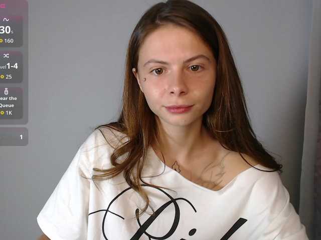 HoneyMira live cam on BongaCams