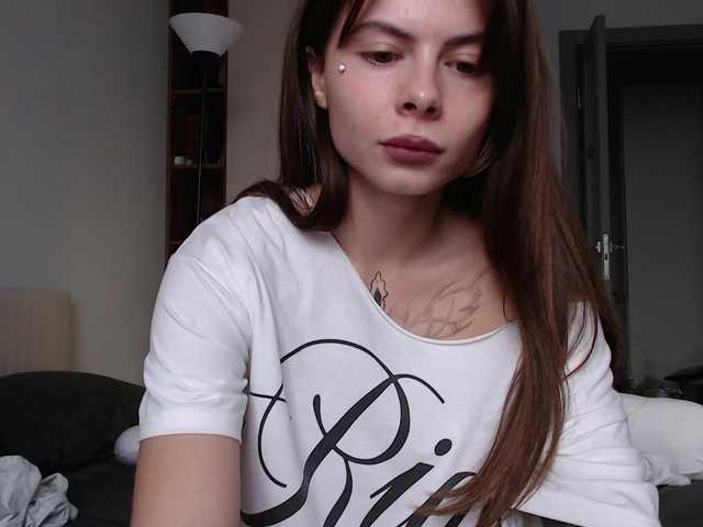 HoneyMira live cam on BongaCams