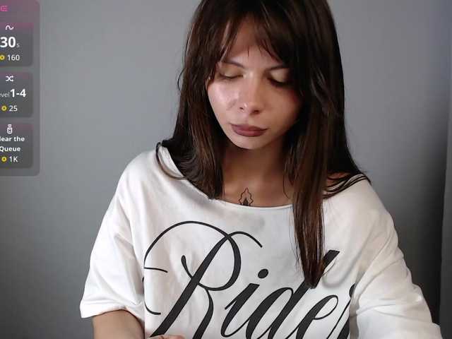 HoneyMira live cam on BongaCams