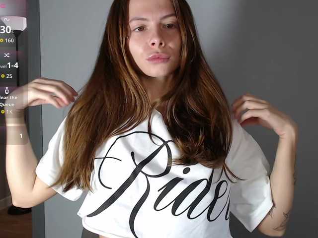 HoneyMira live cam on BongaCams