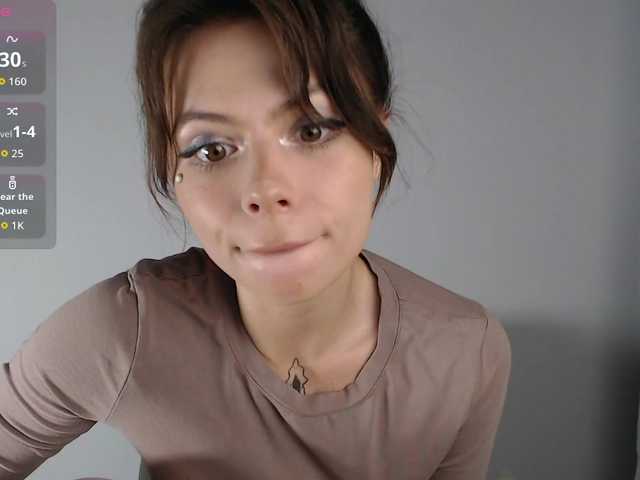 HoneyMira live cam on BongaCams