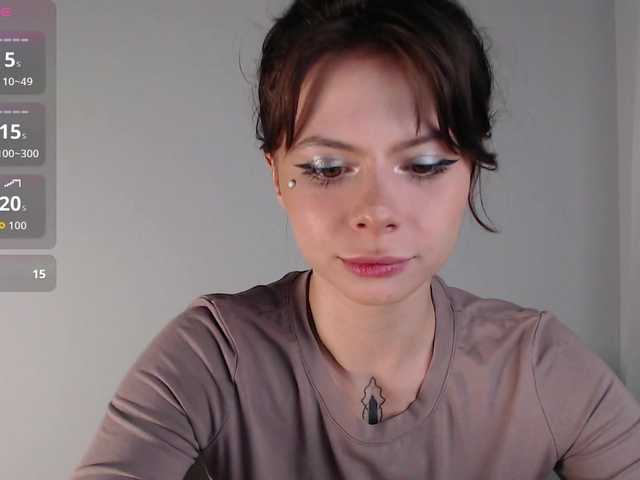 HoneyMira live webcam show