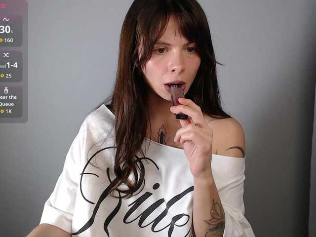 HoneyMira live cam on BongaCams
