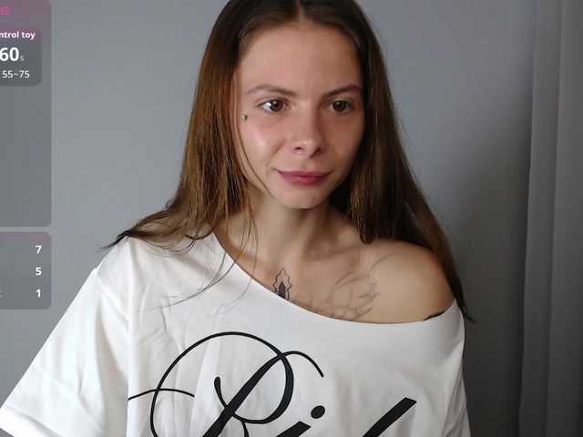 HoneyMira live cam on BongaCams