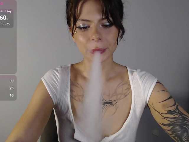 HoneyMira live webcam show