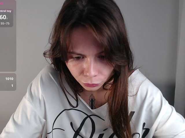 HoneyMira live webcam show
