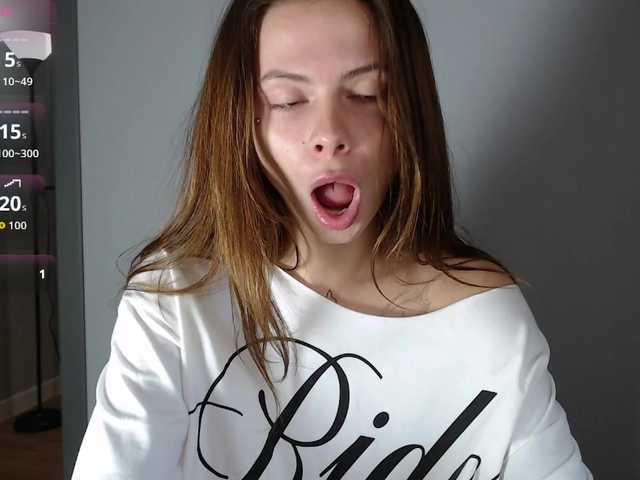 HoneyMira live cam on BongaCams