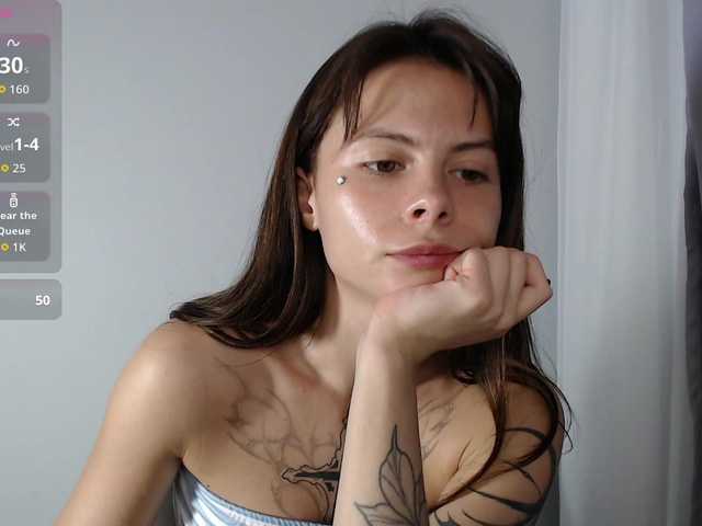 HoneyMira live cam on BongaCams