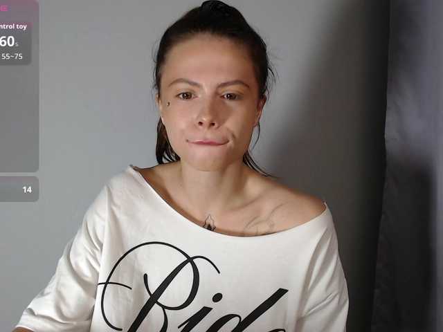 HoneyMira live cam on BongaCams