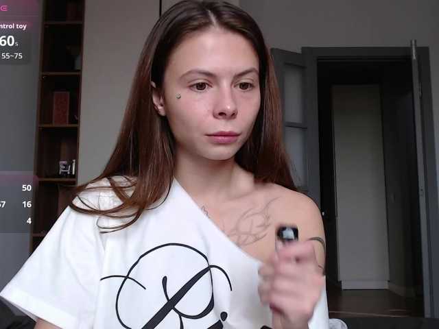 HoneyMira live cam on BongaCams