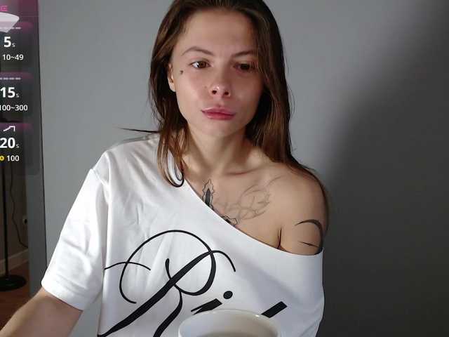 HoneyMira live cam on BongaCams