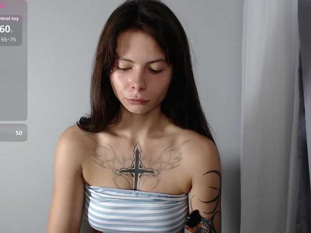 HoneyMira live cam on BongaCams