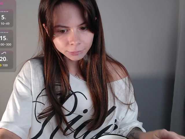 HoneyMira live webcam show