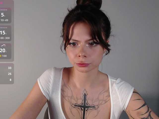 HoneyMira live webcam show