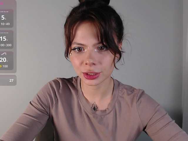HoneyMira live webcam show
