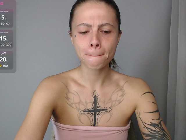 HoneyMira live cam on BongaCams