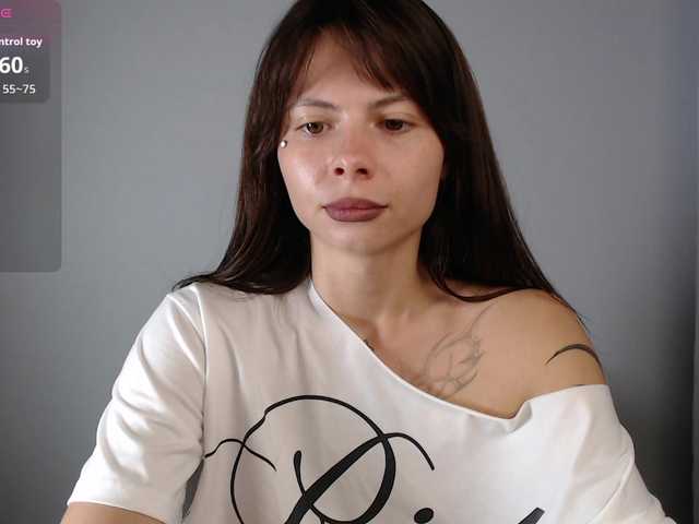 HoneyMira live cam on BongaCams