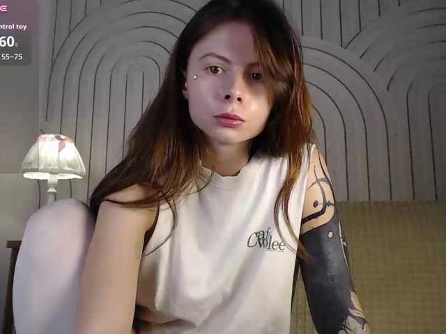 HoneyMira live cam on BongaCams