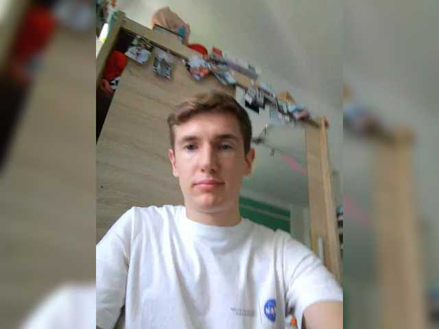 Lonelyboy0 — live male cam