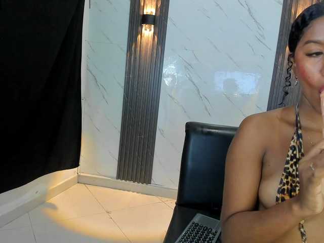 carameldesire0612 live cam on BongaCams