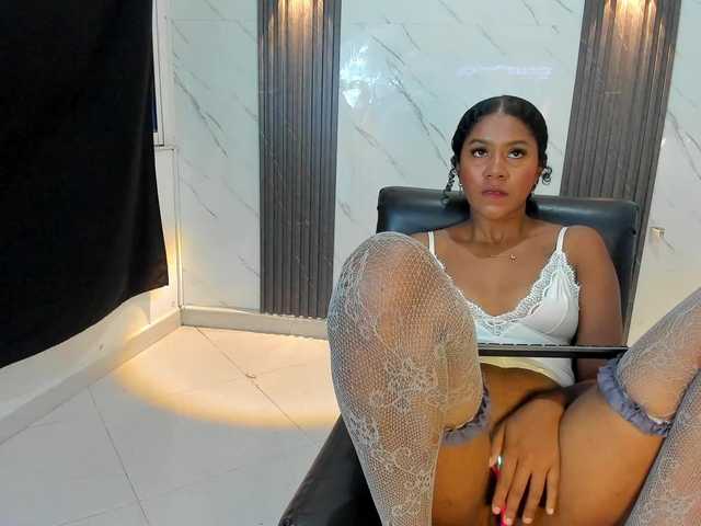 carameldesire0612 live cam on BongaCams