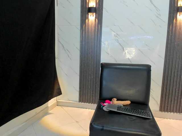 carameldesire0612 live cam on BongaCams