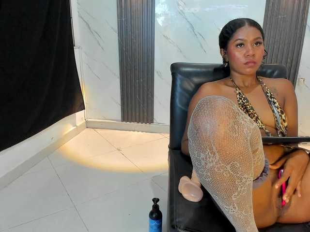 carameldesire0612 live cam on BongaCams