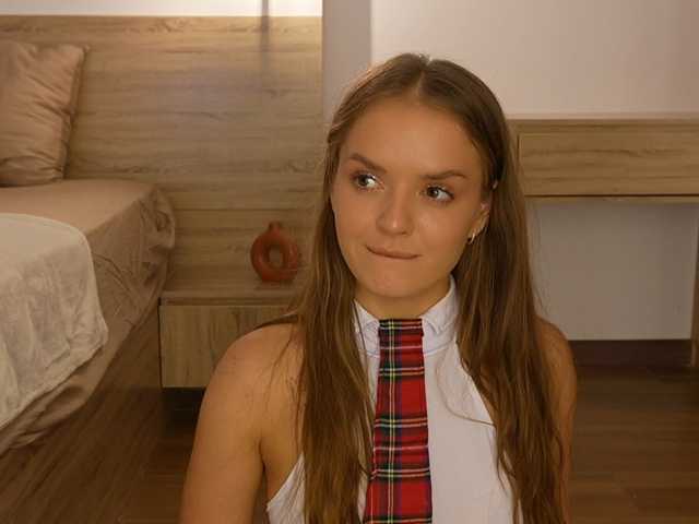 Lunaaaura live cam on BongaCams
