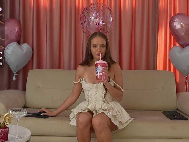 Lunaaaura live cam on BongaCams