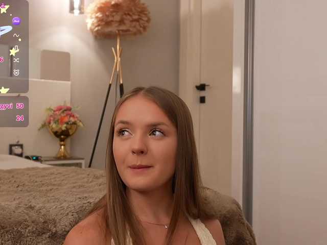 Lunaaaura live cam on BongaCams
