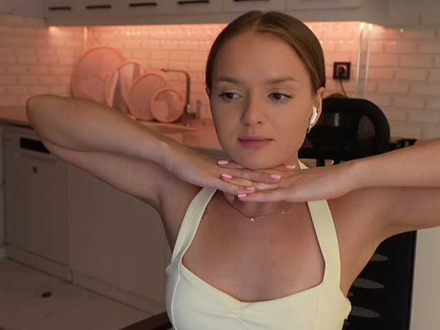 Lunaaaura live cam on BongaCams