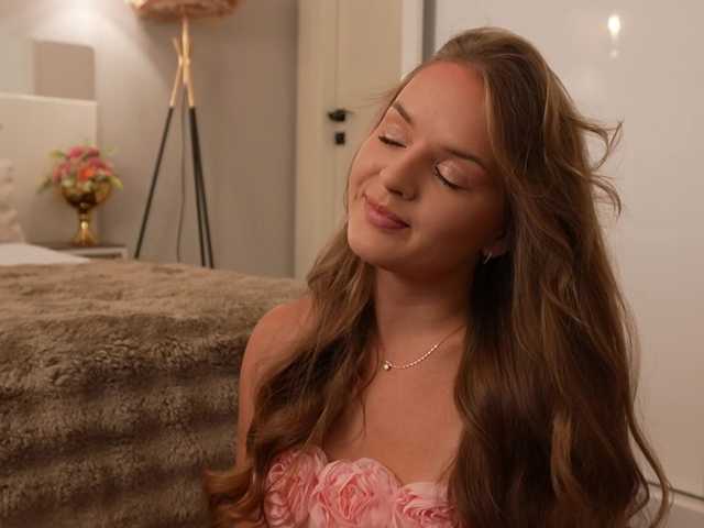 Lunaaaura live cam on BongaCams