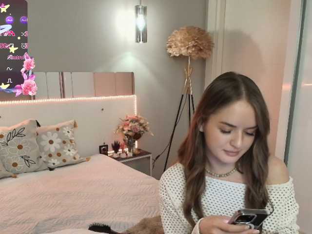 Lunaaaura's BongaCams show and profile