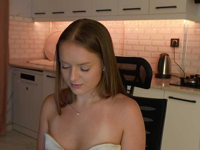 Lunaaaura live cam on BongaCams
