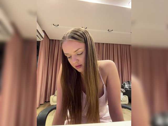 Lunaaaura live cam on BongaCams