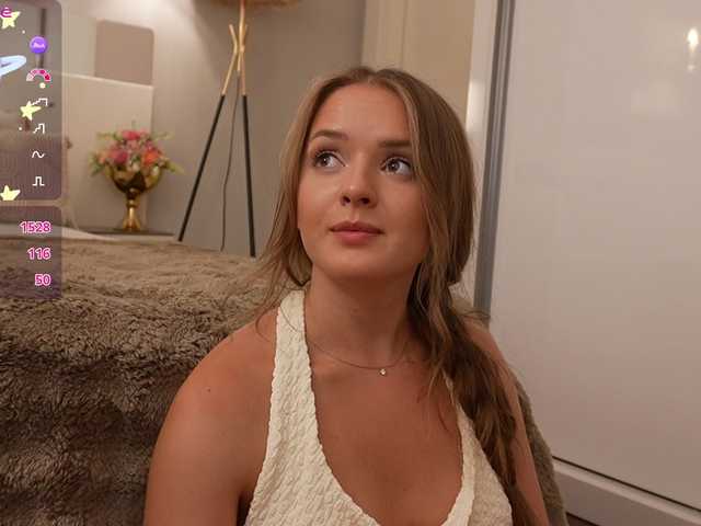 go to chat with Lunaaaura