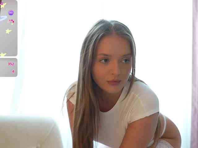 Lunaaaura's cam show statistics and live stream