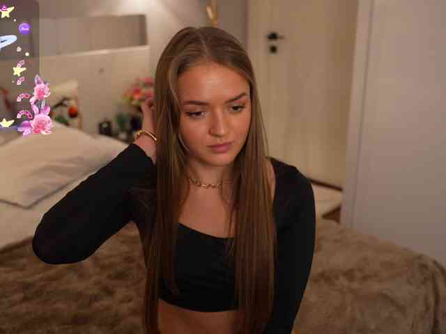 Live stream of Lunaaaura