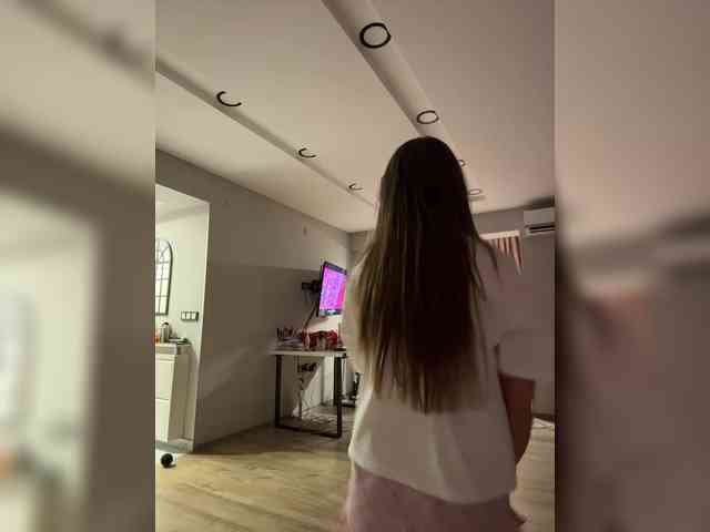 Model: Lunaaaura