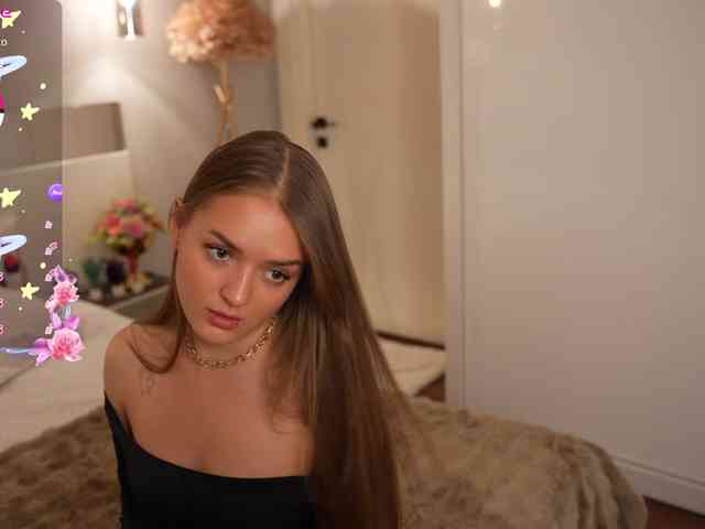 Live stream of Lunaaaura