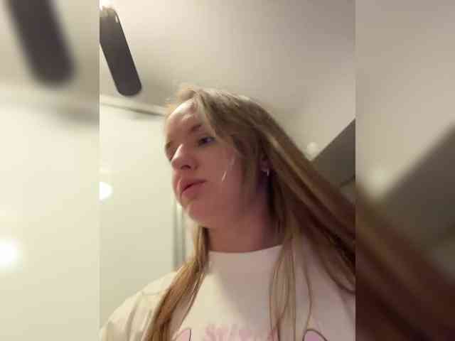 Lunaaaura webcam