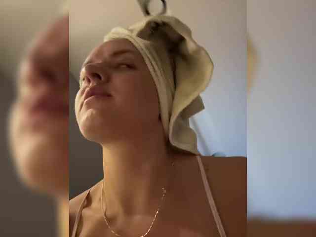 Lunaaaura webcam
