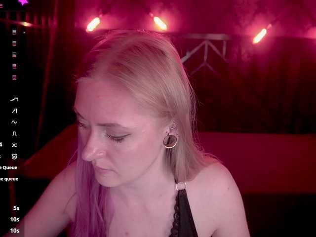 DramaQuenns live cam on BongaCams