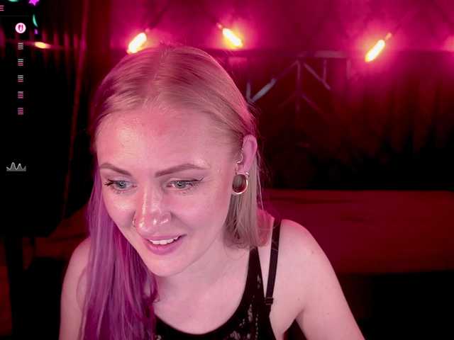 DramaQuenns live cam on BongaCams