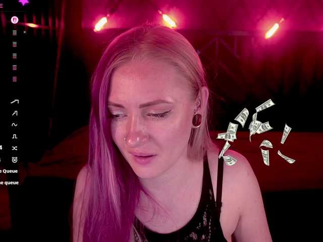 DramaQuenns live cam on BongaCams