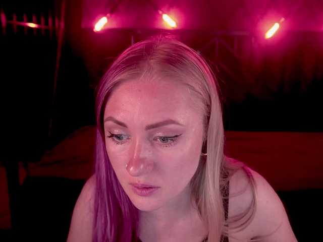 DramaQuenns live cam on BongaCams