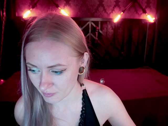 DramaQuenns's BongaCams show and profile